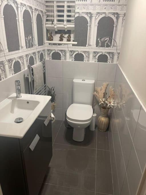 Home In Wirral - Peaceful Contemporary Gem. Extérieur photo