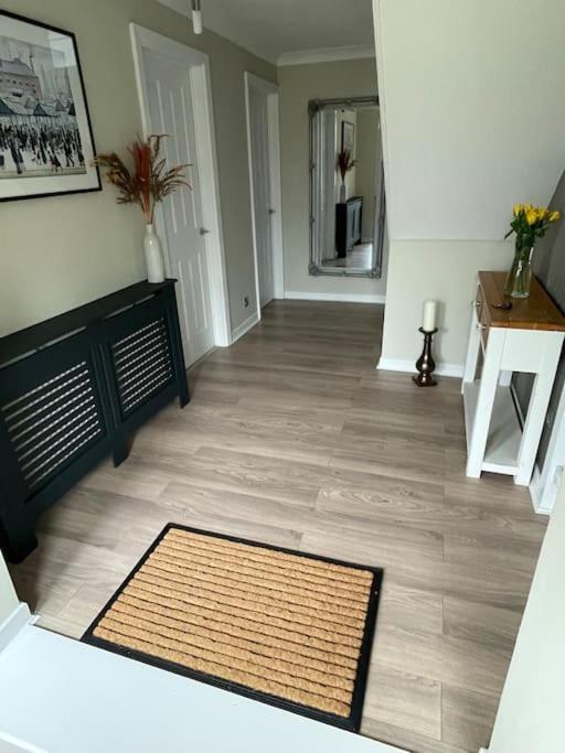 Home In Wirral - Peaceful Contemporary Gem. Extérieur photo