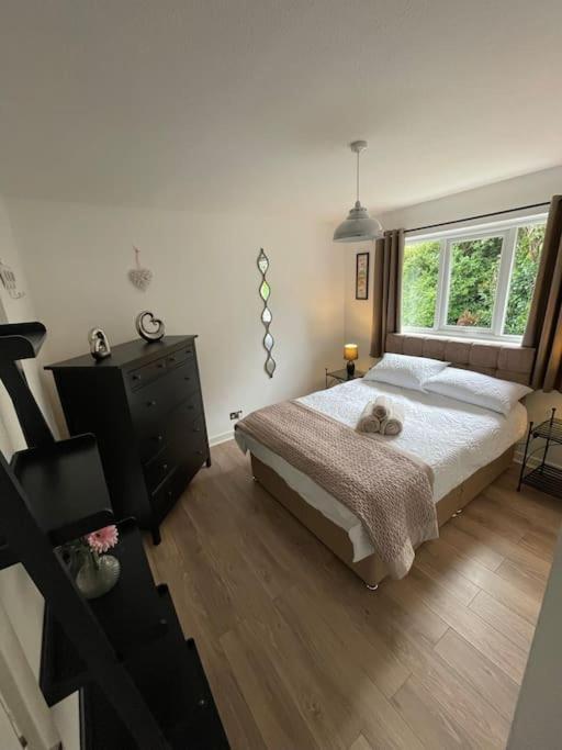 Home In Wirral - Peaceful Contemporary Gem. Extérieur photo